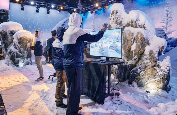 【国内初・究極の没入体験】ゲーム世界をリアル空間へ拡張。かつてない「大規模雪装飾ブース」空間演出のご提案