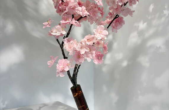 伝統工芸 × 伝統工芸。時を超え重なり合う匠の美意識。「縁桜」が魅せる、樺細工と江戸切子との新たなるクロスオーバー